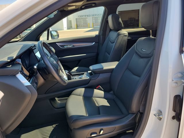 Certified 2025 Cadillac XT6 Luxury AWD/4WD image 9