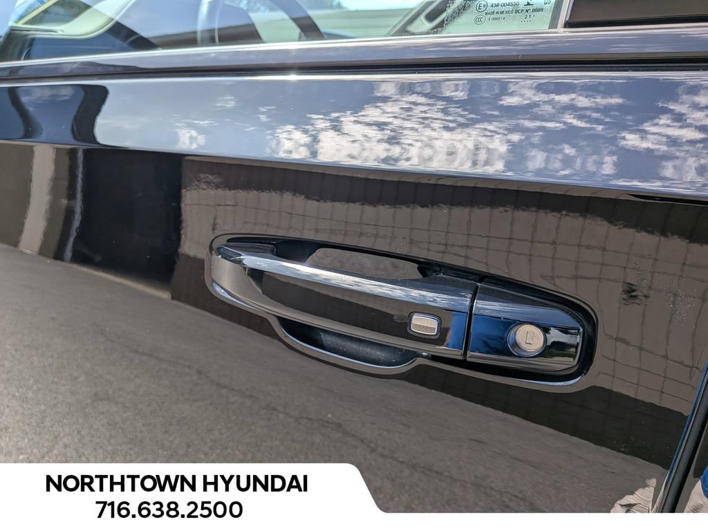 Used 2022 Chevrolet Tahoe RST w/ Luxury Package AWD/4WD image 40