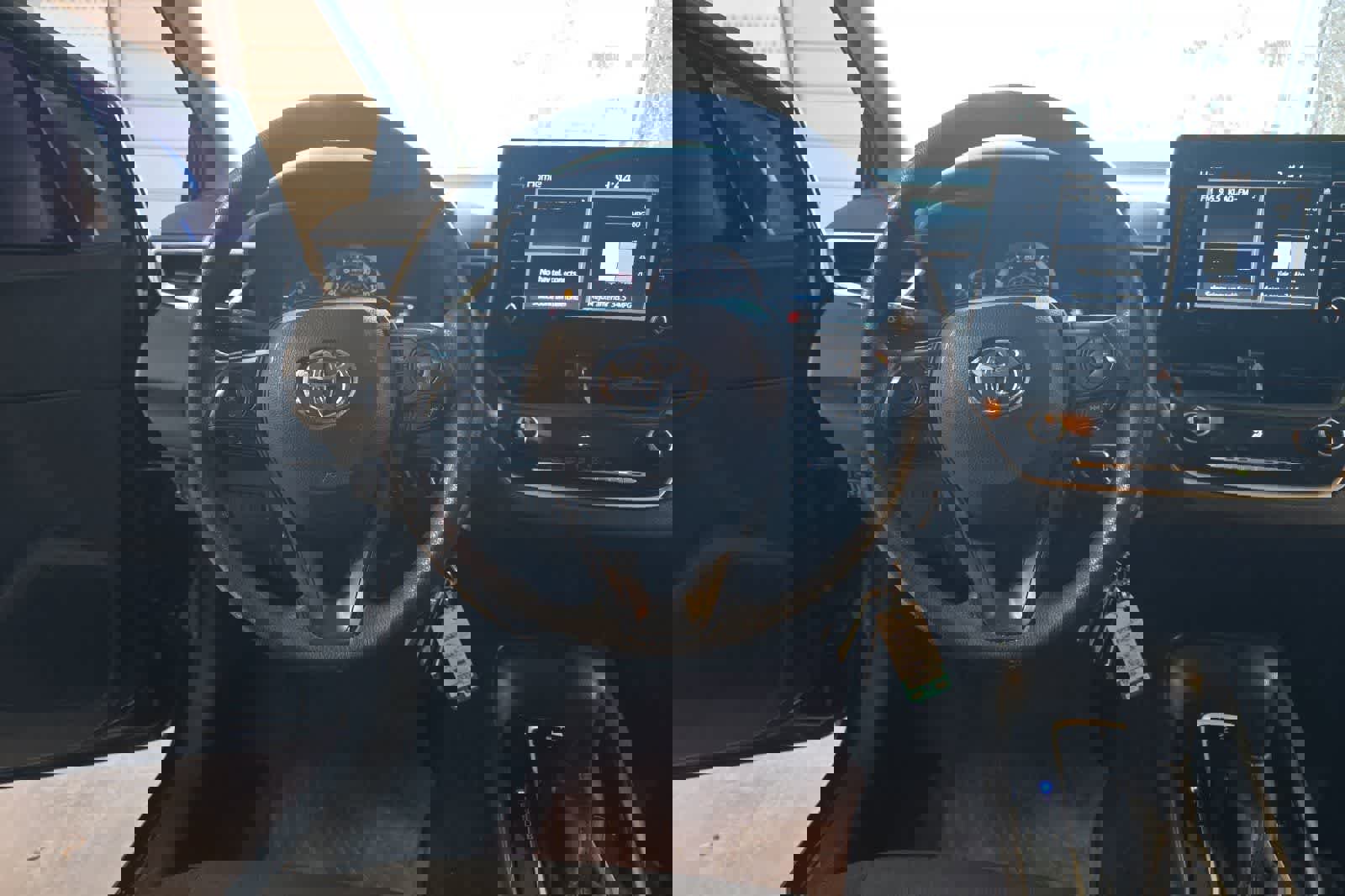 Used 2020 Toyota Corolla LE image 16