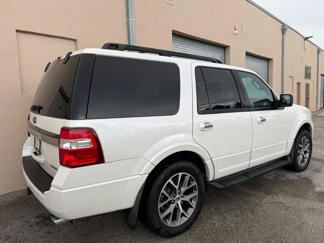 Used 2017 Ford Expedition XLT w/ Equipment Group 202A RWD image 6