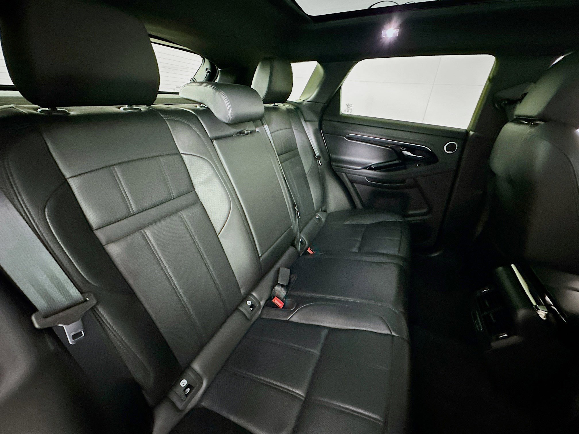 Used 2022 Land Rover Range Rover Evoque R-Dynamic S image 27