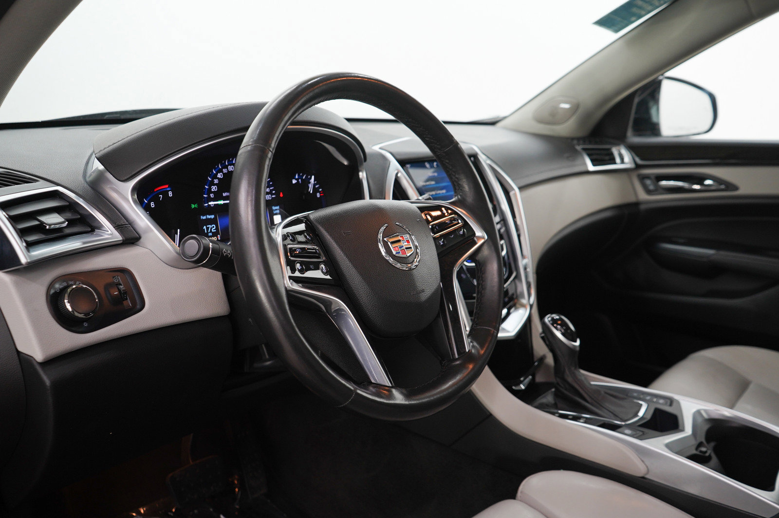 Used 2016 Cadillac SRX Luxury w/ Driver Awareness Package AWD/4WD image 17