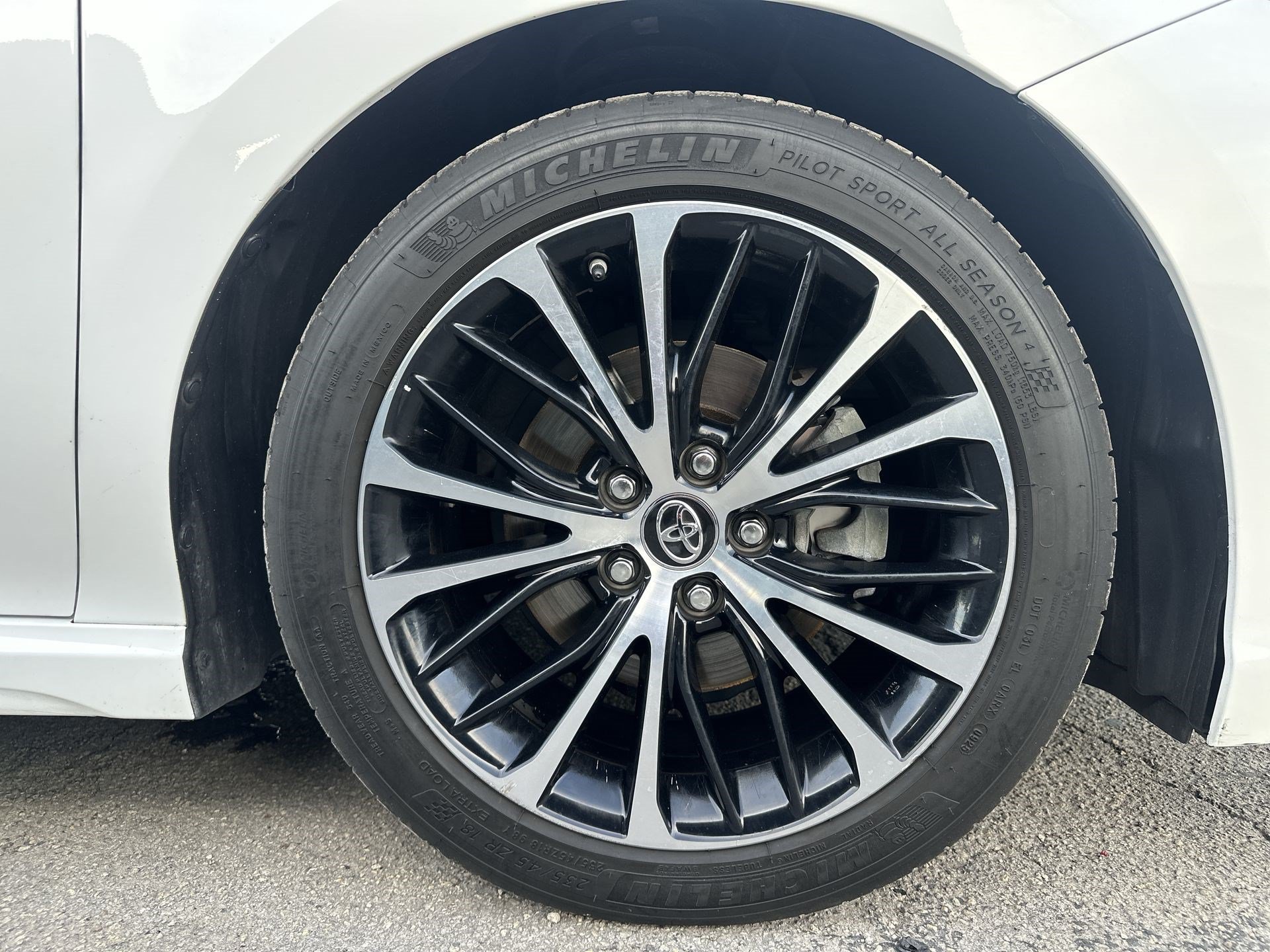 Used 2019 Toyota Camry SE FWD image 18