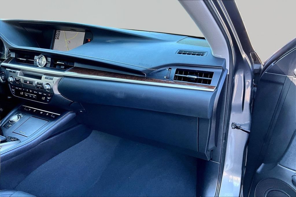 Used 2017 Lexus ES 350 w/ Luxury Package FWD image 21