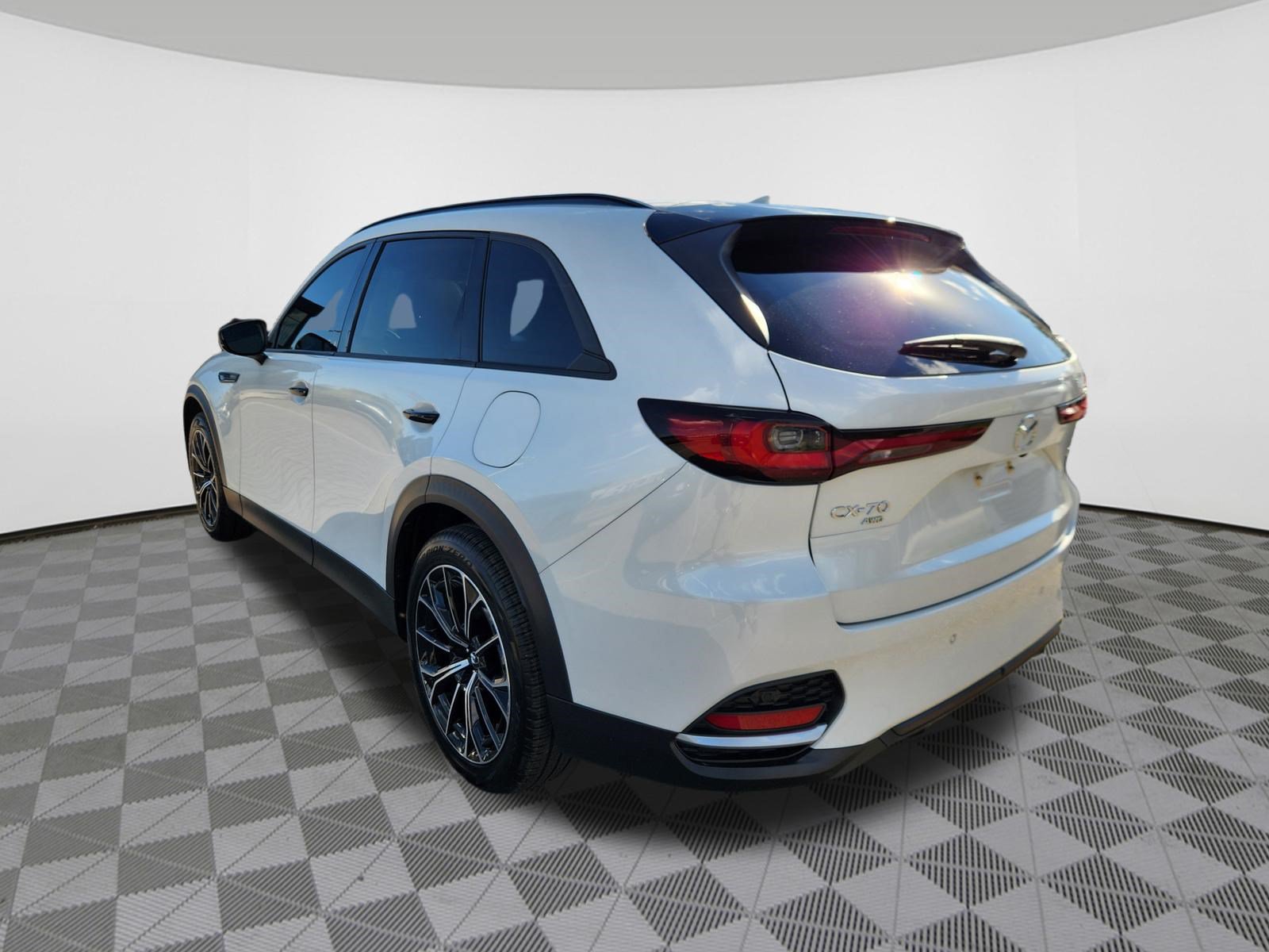 Certified 2025 MAZDA CX-70 Plug-In Hybrid w/ Premium Plus AWD/4WD image 3