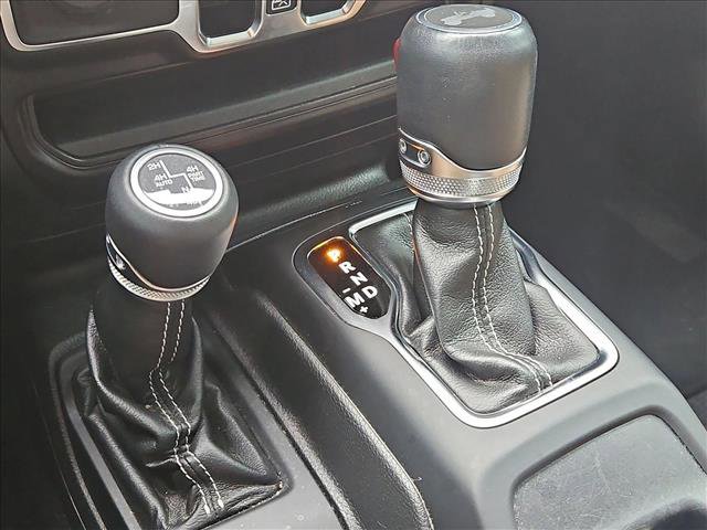 Used 2022 Jeep Wrangler Unlimited Sahara w/ Cold Weather Group AWD/4WD image 10