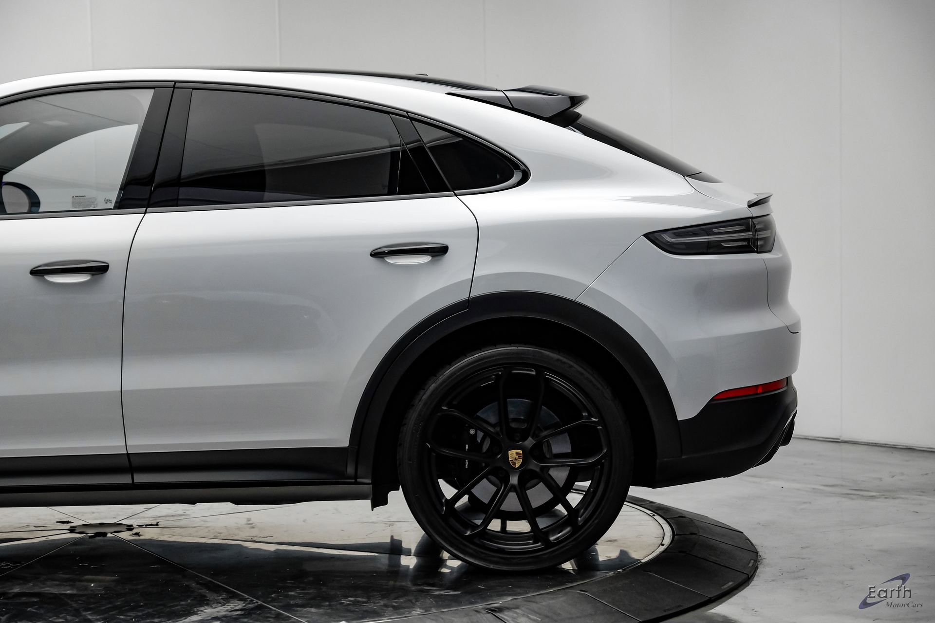 Used 2022 Porsche Cayenne Turbo image 9