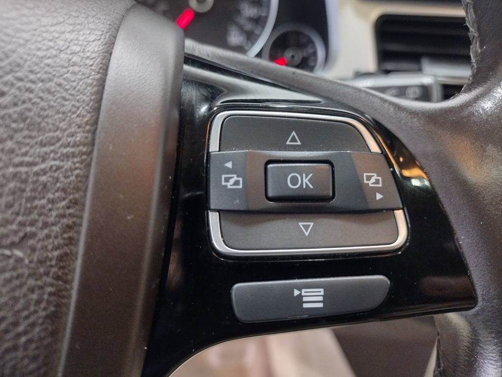 Used 2012 Volkswagen Touareg TDI image 23