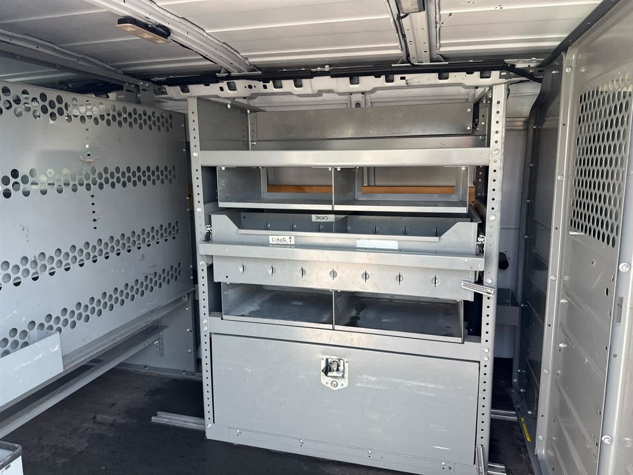 Used 2017 Chevrolet Express 2500 RWD image 18