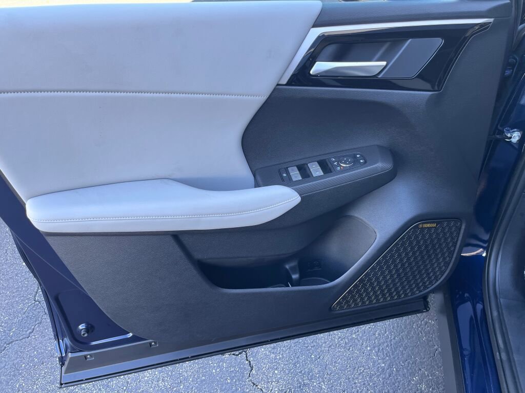 New 2025 Mitsubishi Outlander SE image 11