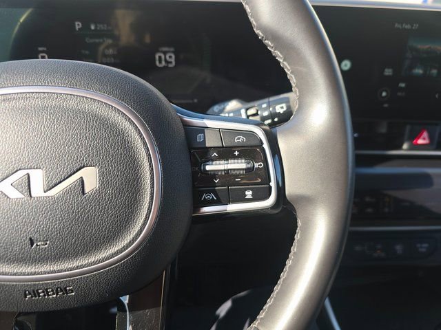 Used 2025 Kia Carnival image 21