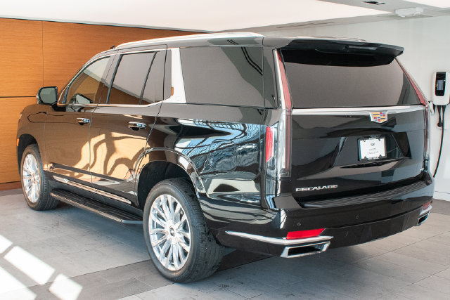 Used 2024 Cadillac Escalade Premium Luxury w/ LPO, Floor Liner Package AWD/4WD image 8