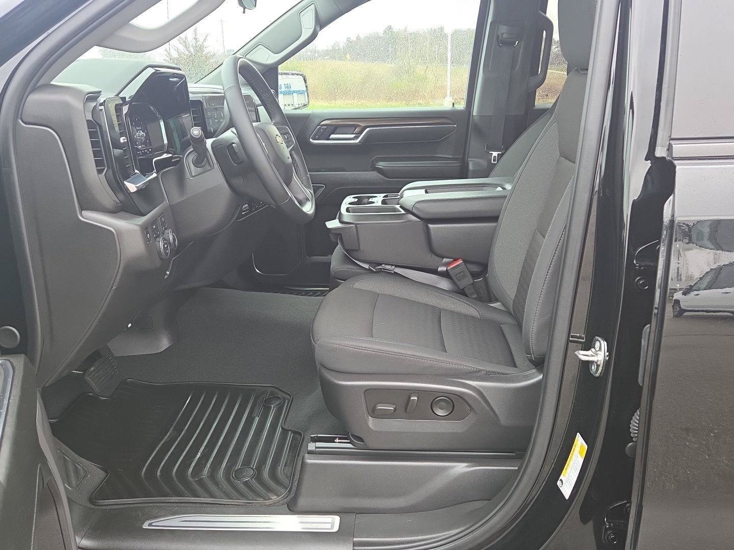 Used 2025 Chevrolet Silverado 1500 LT AWD/4WD image 18