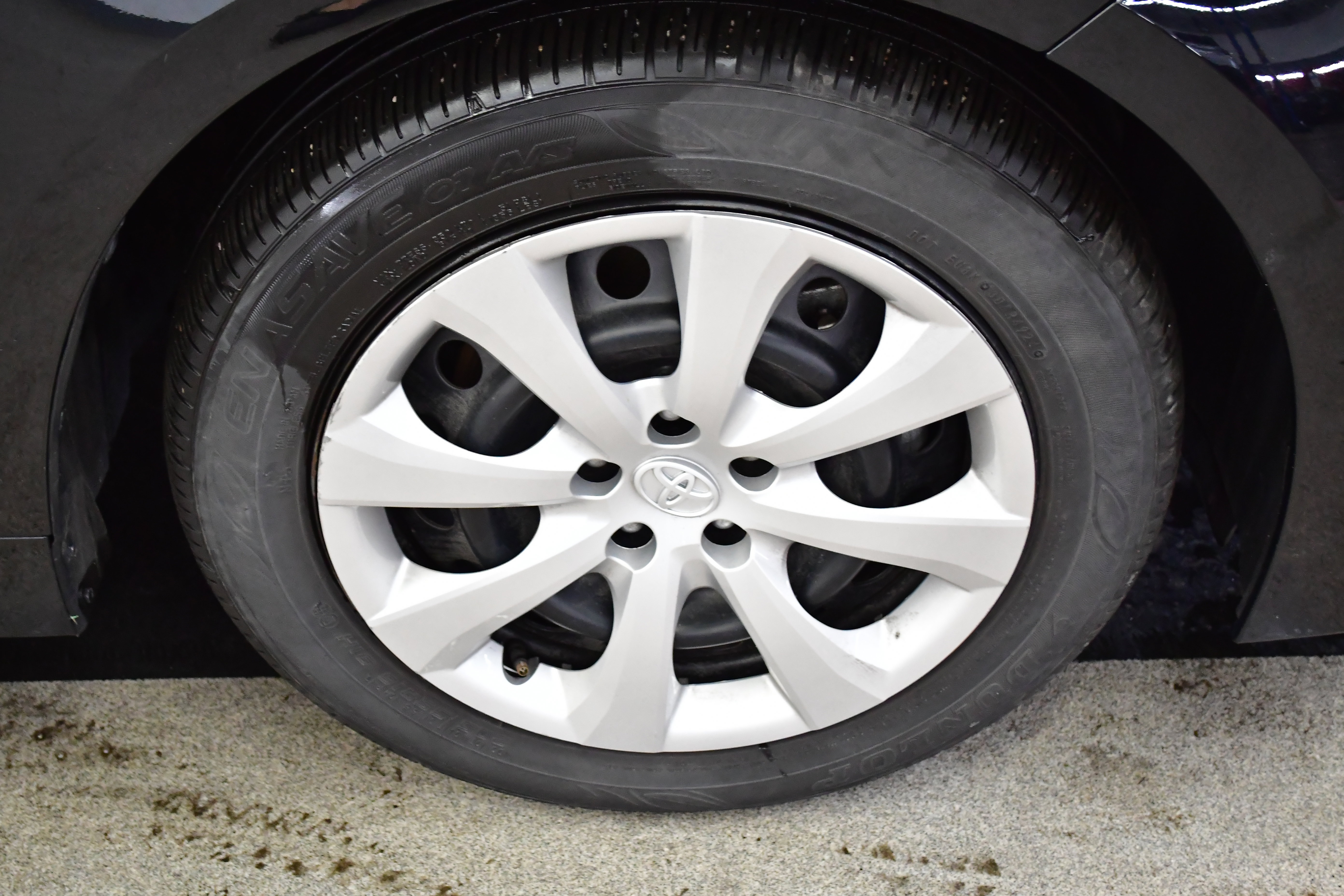 Used 2025 Toyota Corolla LE image 33