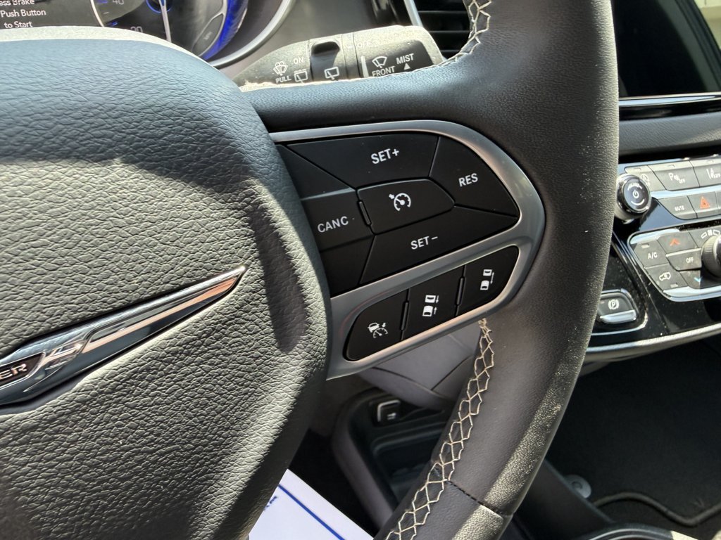 Used 2025 Chrysler Pacifica Select FWD image 25