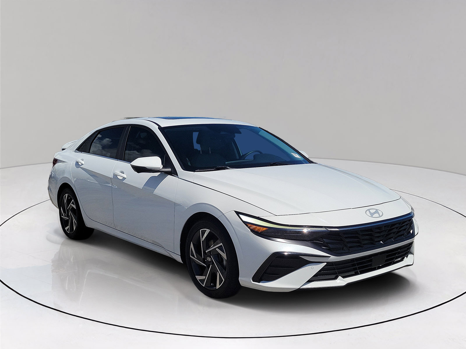 Used 2024 Hyundai Elantra Limited FWD image 3