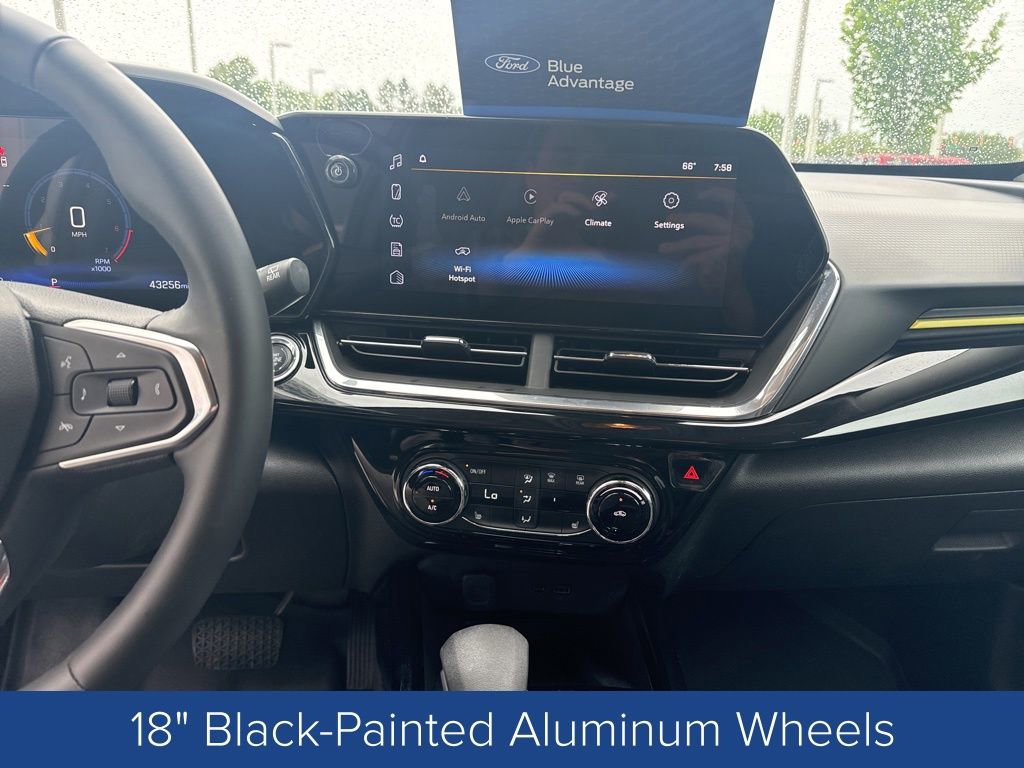 Used 2025 Chevrolet Trax ACTIV w/ Sunroof Package FWD image 17
