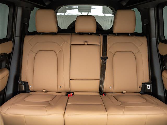New 2026 Land Rover Defender 110 X-Dynamic SE AWD/4WD image 17