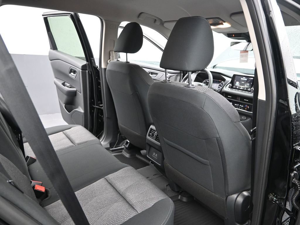 Certified 2026 Nissan Rogue SV FWD image 29