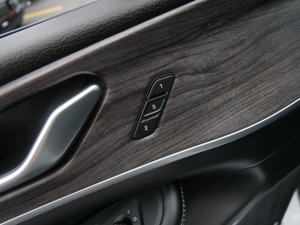 Used 2024 Jeep Grand Cherokee Limited AWD/4WD image 18