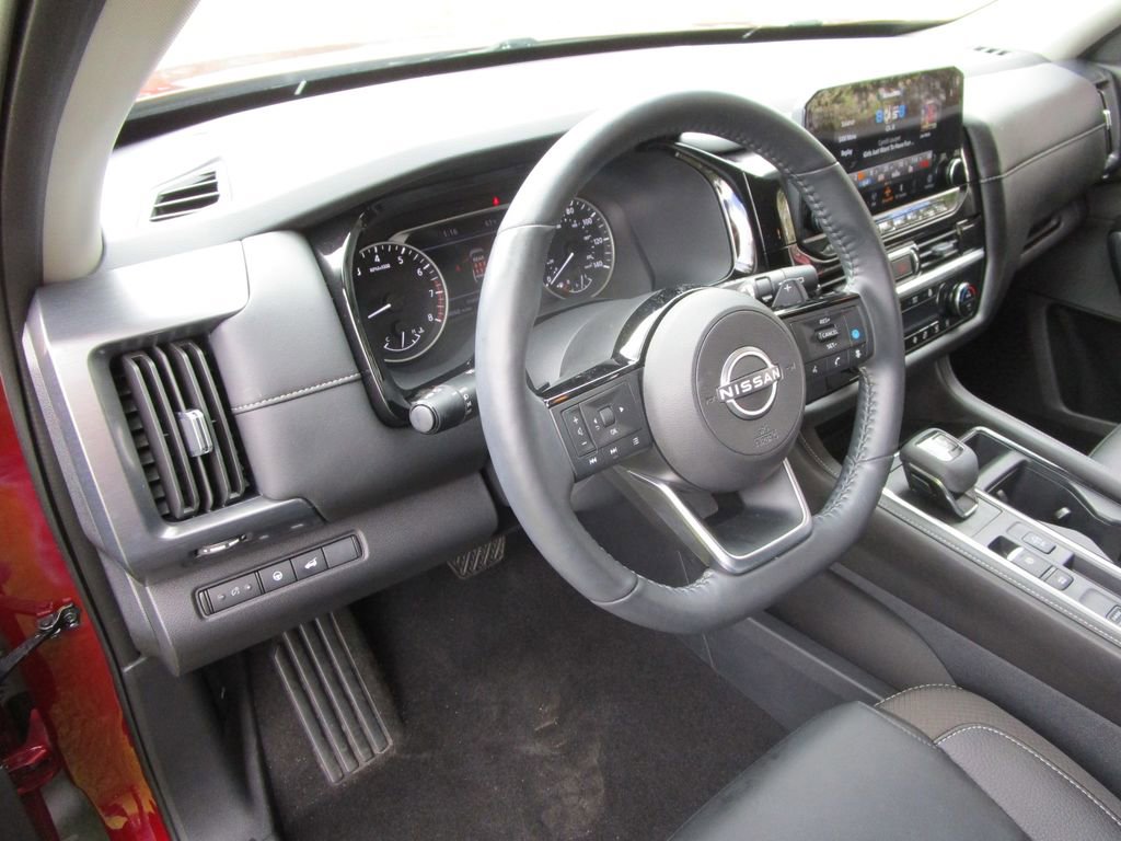 Used 2024 Nissan Pathfinder SL image 24