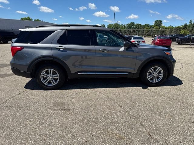 Used 2024 Ford Explorer XLT w/ Equipment Group 202A AWD/4WD image 8