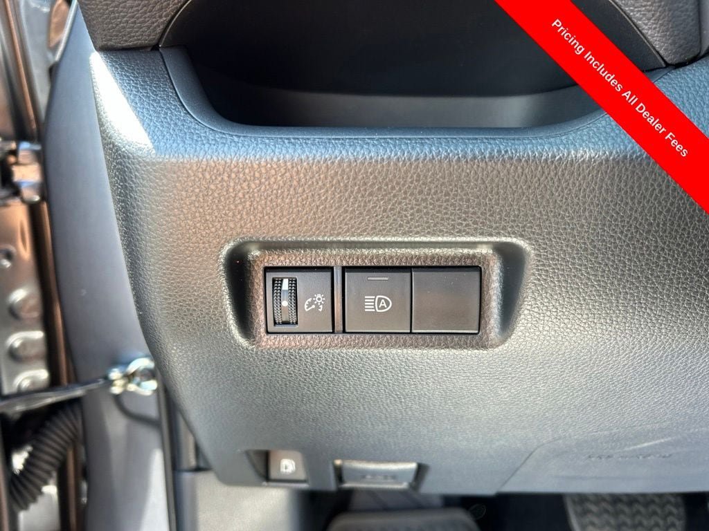 Used 2025 Toyota RAV4 LE AWD/4WD image 6