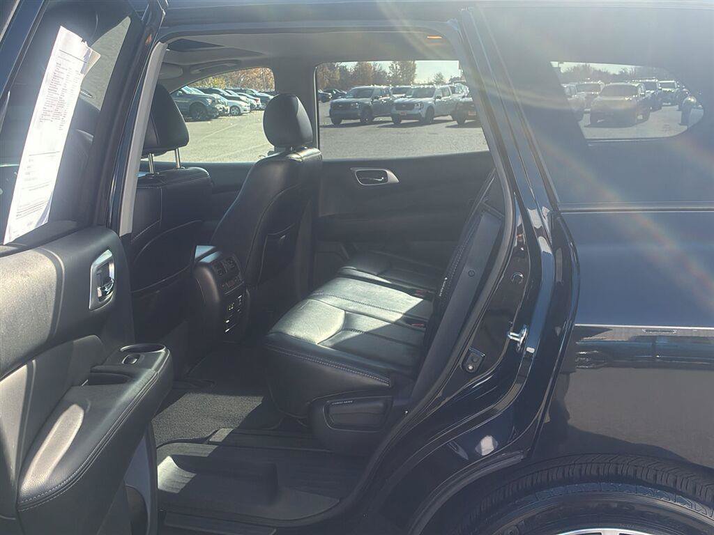 Used 2020 Nissan Pathfinder Platinum AWD/4WD image 28