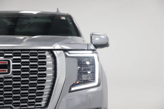 Used 2023 GMC Yukon Denali AWD/4WD image 3