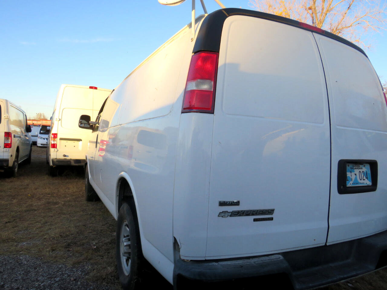 Used 2011 Chevrolet Express 2500 image 27