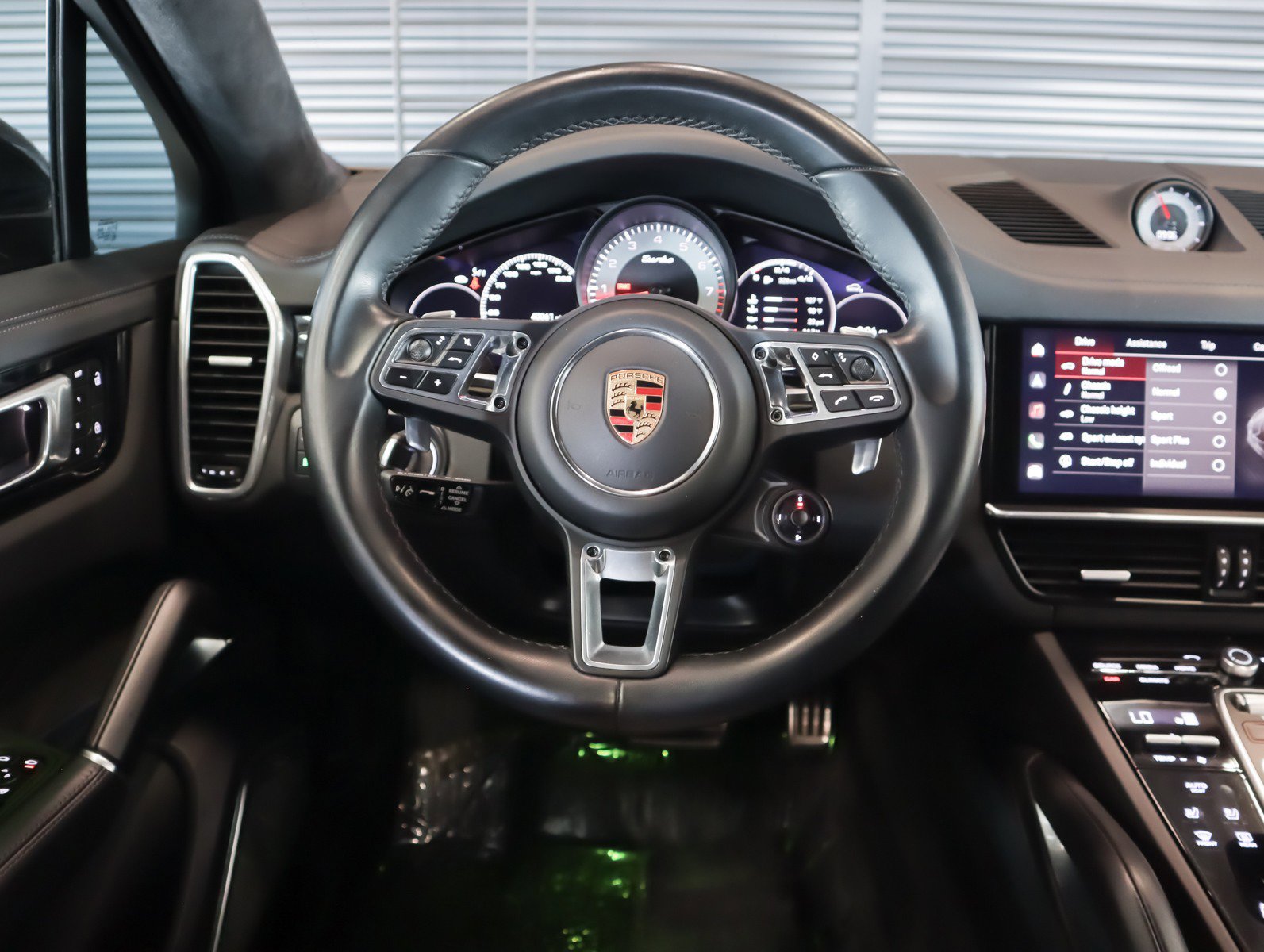 Used 2023 Porsche Cayenne Turbo AWD/4WD image 14
