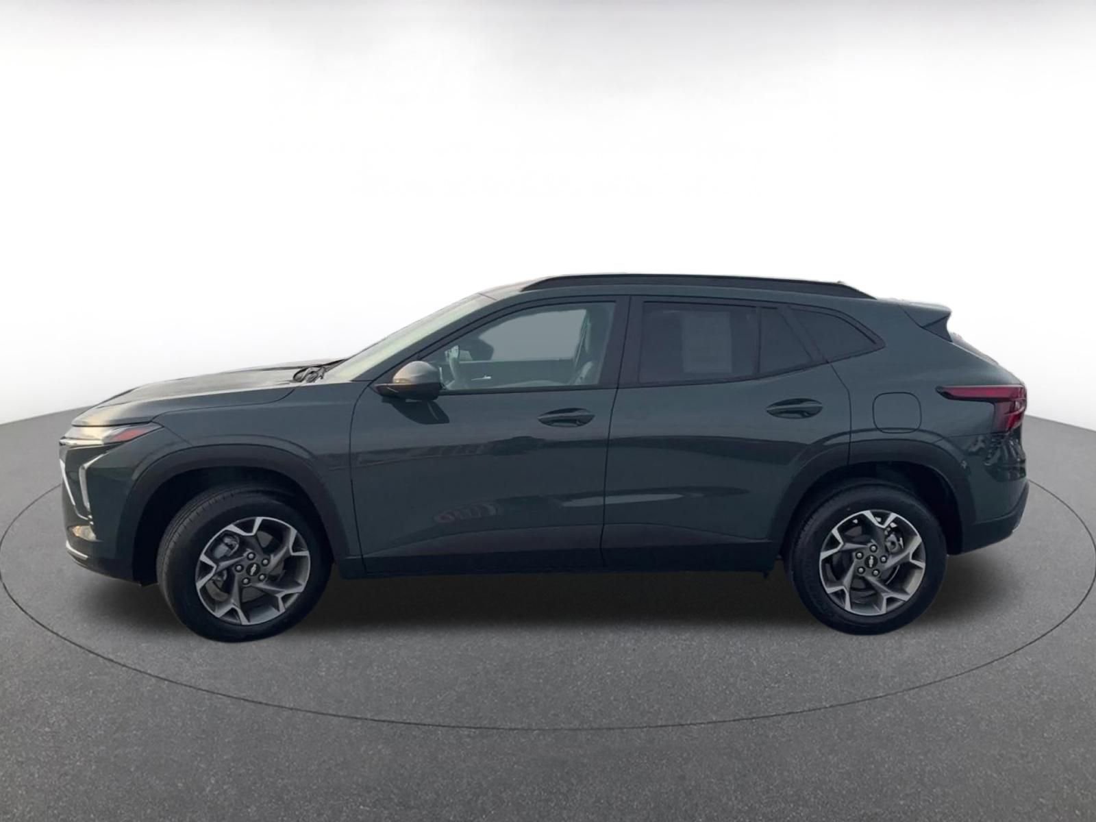 Used 2025 Chevrolet Trax LT image 9