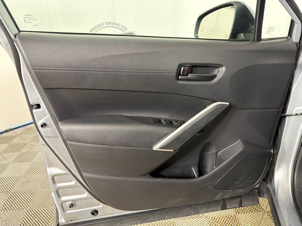 Used 2022 Toyota Corolla Cross LE w/ Moonroof Package FWD image 11