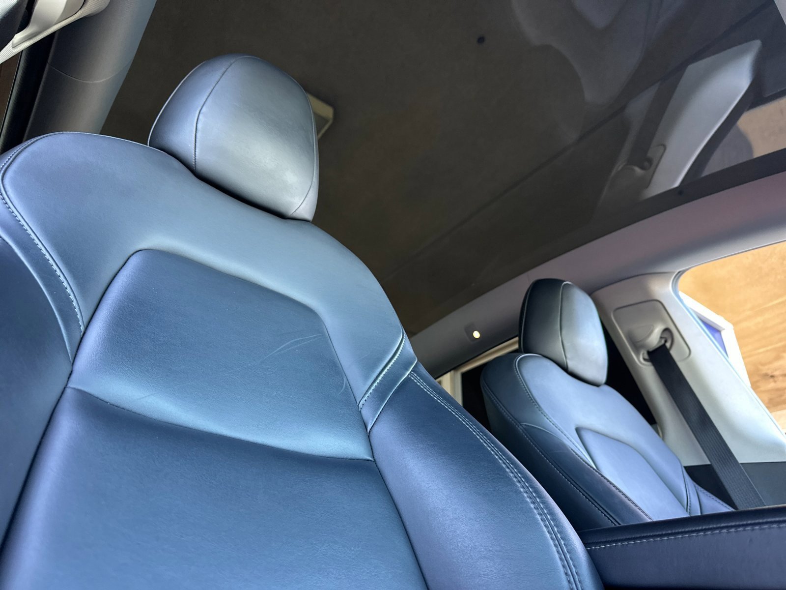 Used 2021 Tesla Model Y Standard Range image 16