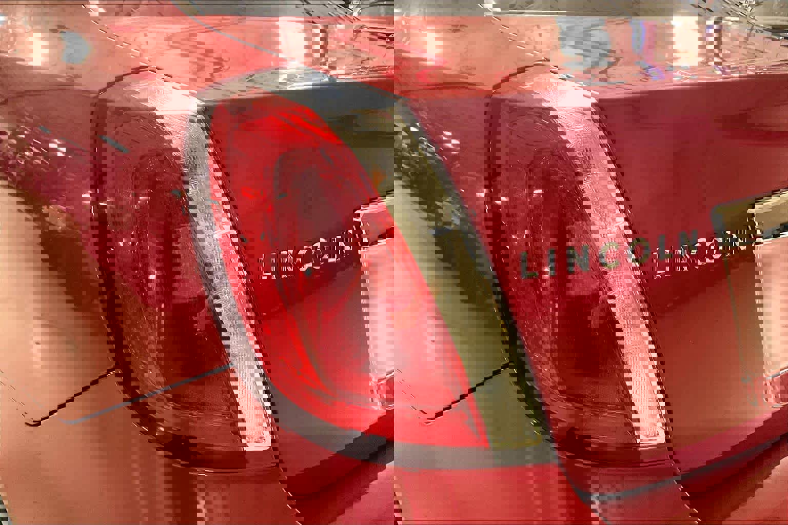 Used 2012 Lincoln MKS image 26