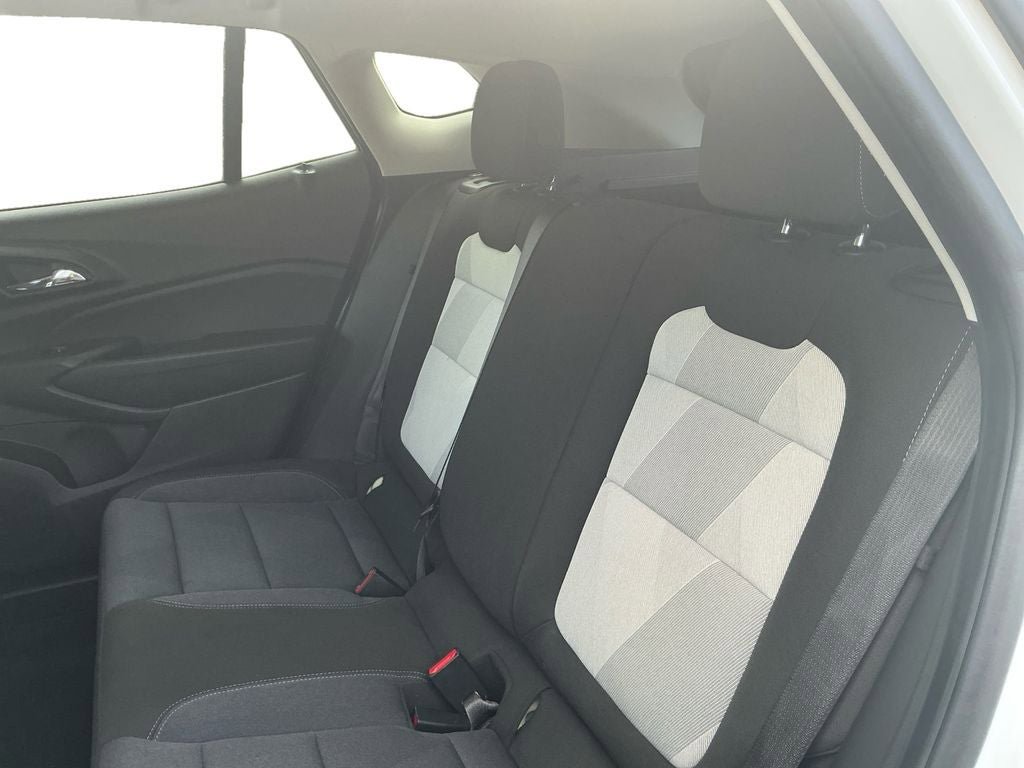 Used 2025 Chevrolet Trax LS w/ LS Convenience Package FWD image 13