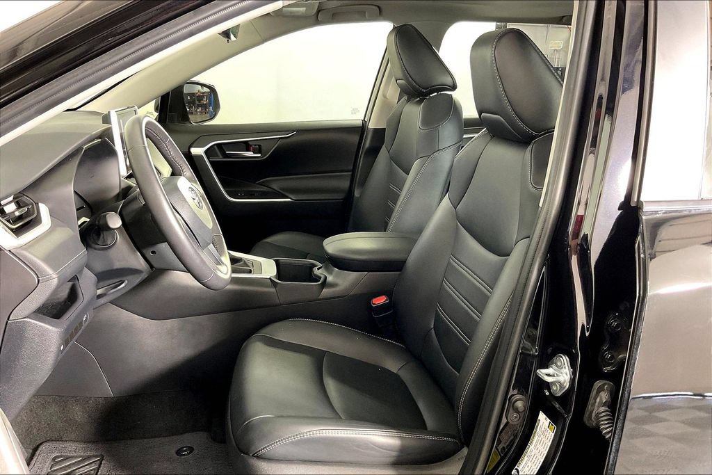 Used 2024 Toyota RAV4 XLE Premium FWD image 30