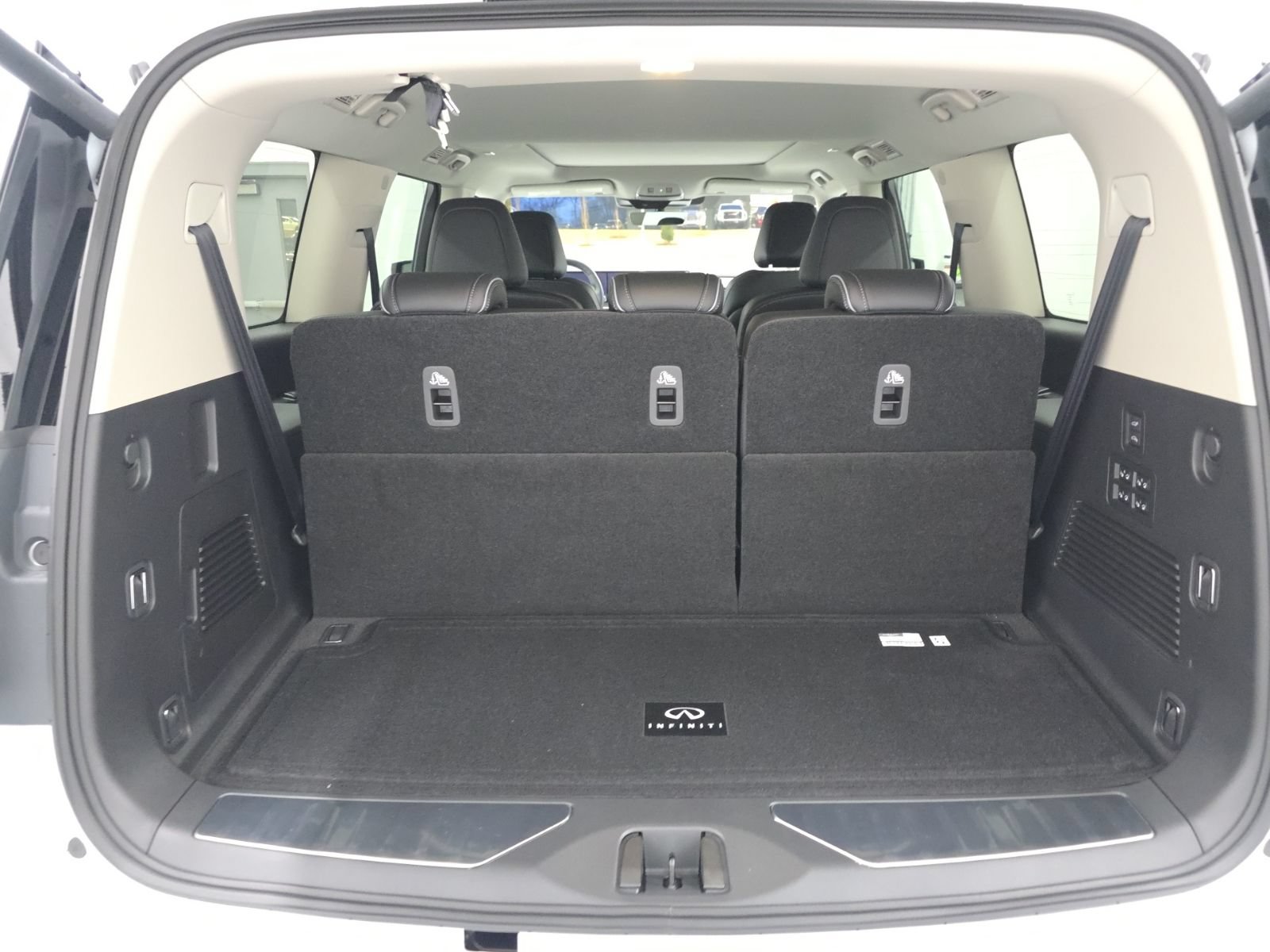 New 2026 INFINITI QX80 Luxe w/ Cargo Package AWD/4WD image 16