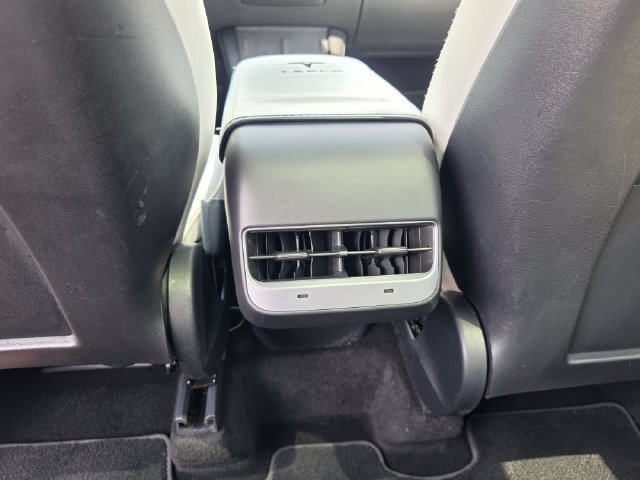 Used 2022 Tesla Model Y Long Range AWD/4WD image 39