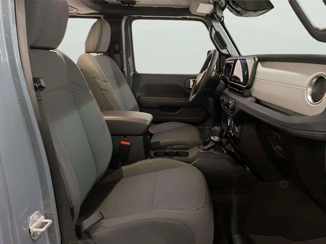 Used 2025 Jeep Wrangler Unlimited Sahara w/ Safety Group AWD/4WD image 34