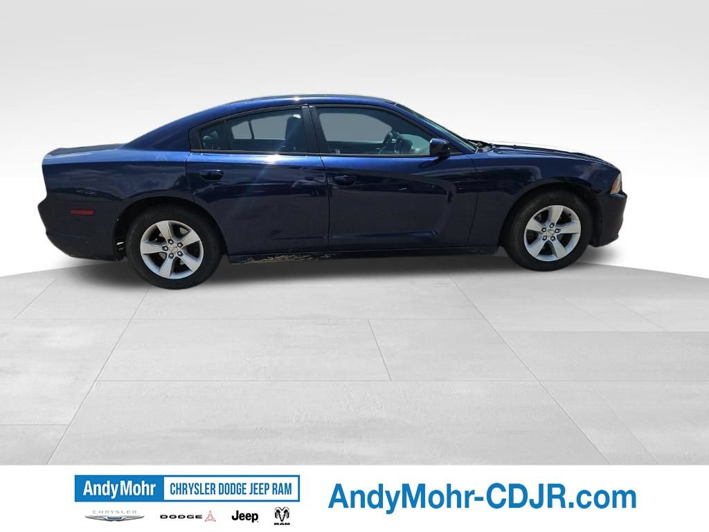Used 2014 Dodge Charger SE RWD image 2