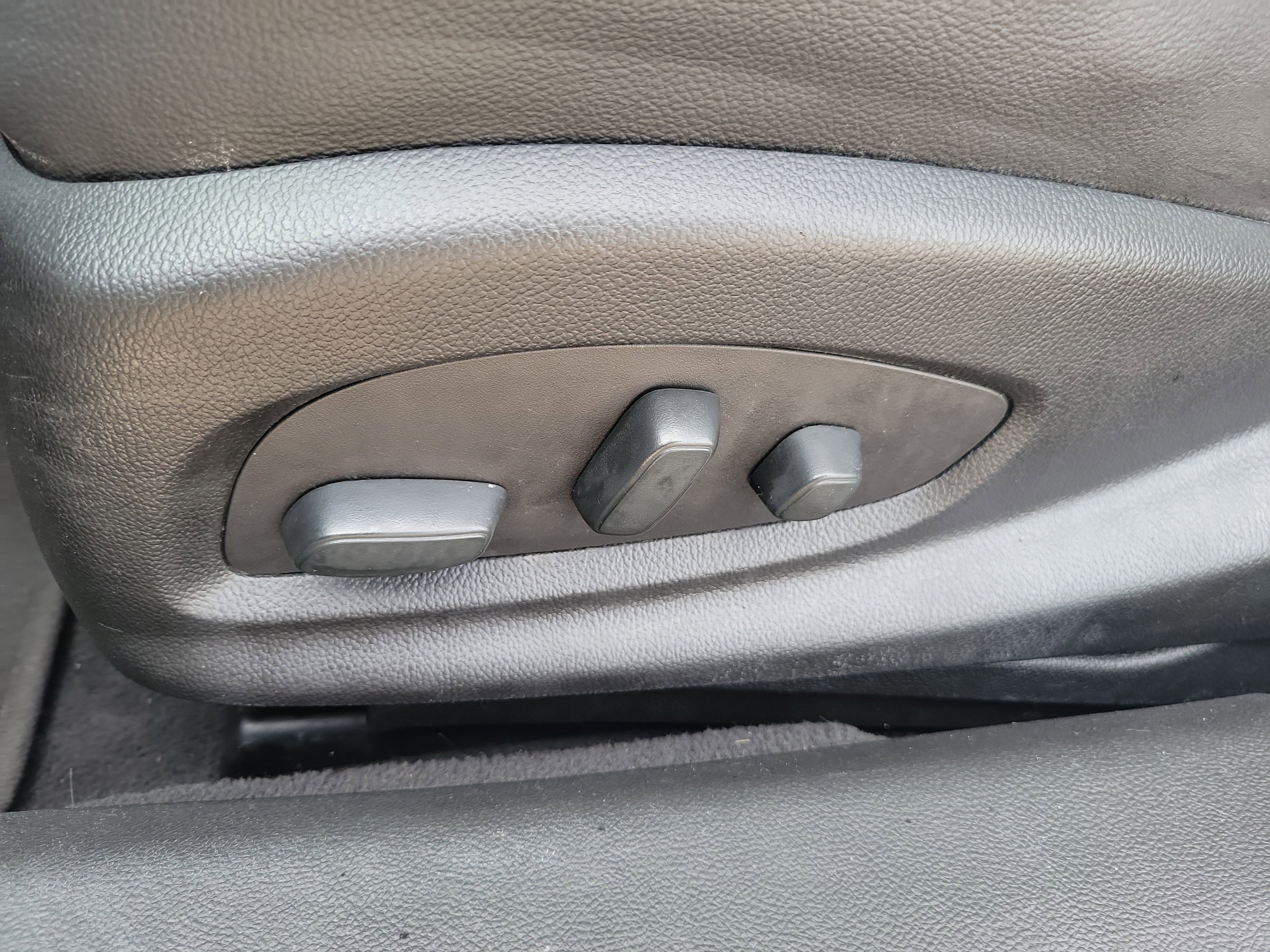 Used 2018 Chevrolet Impala LT image 16