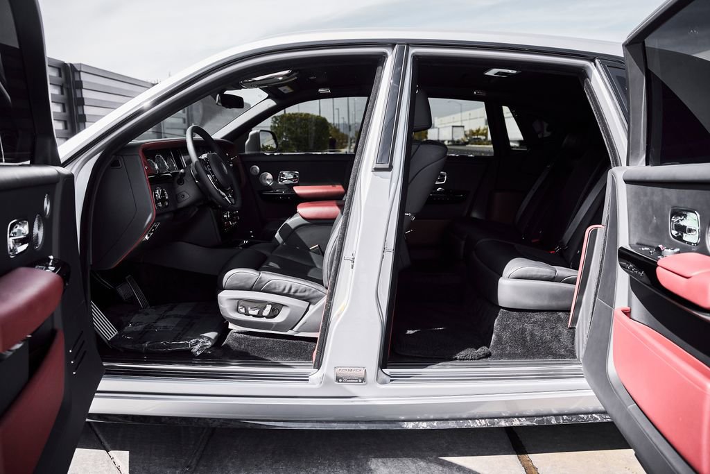 Used 2024 Rolls-Royce Phantom Sedan RWD image 41