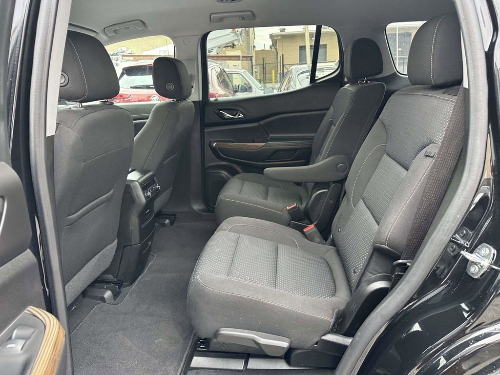 Used 2023 GMC Acadia SLE image 15
