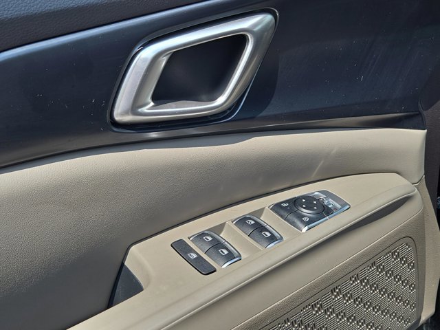 Used 2025 Kia Carnival FWD image 20
