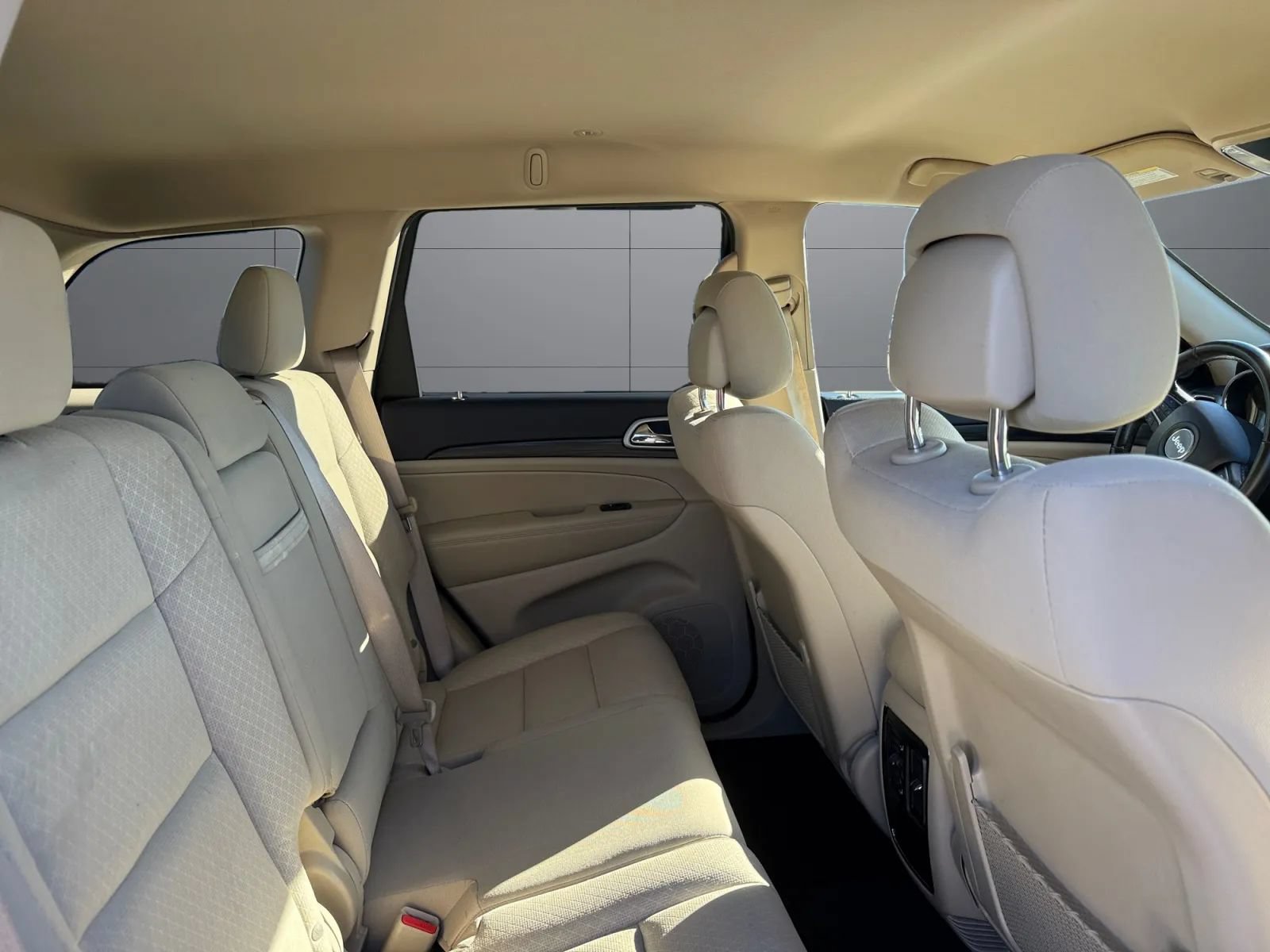 Used 2019 Jeep Grand Cherokee Laredo AWD/4WD image 21