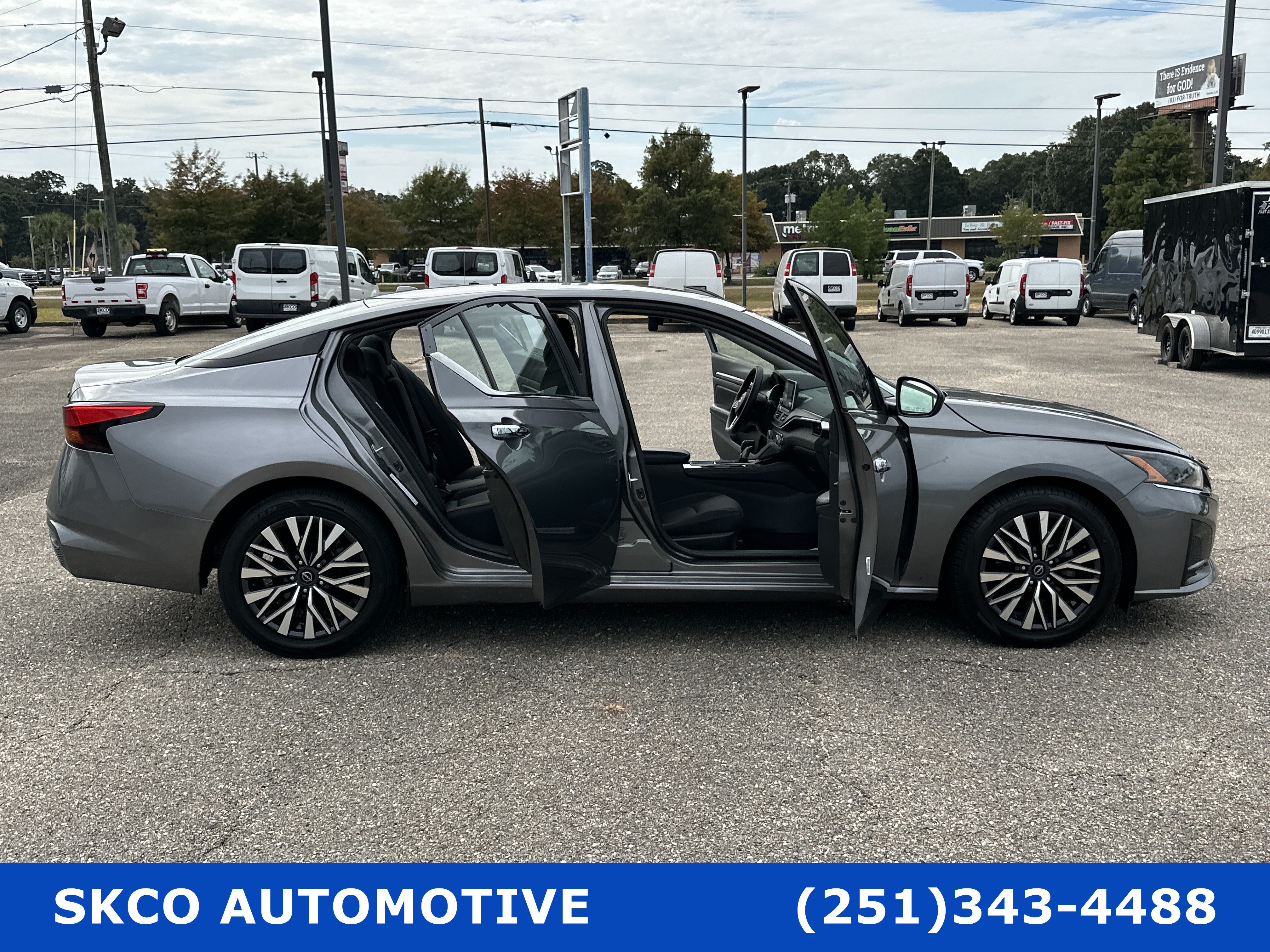 Used 2023 Nissan Altima 2.5 SV FWD image 30