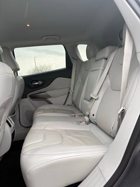 Used 2019 Jeep Cherokee Limited FWD image 29