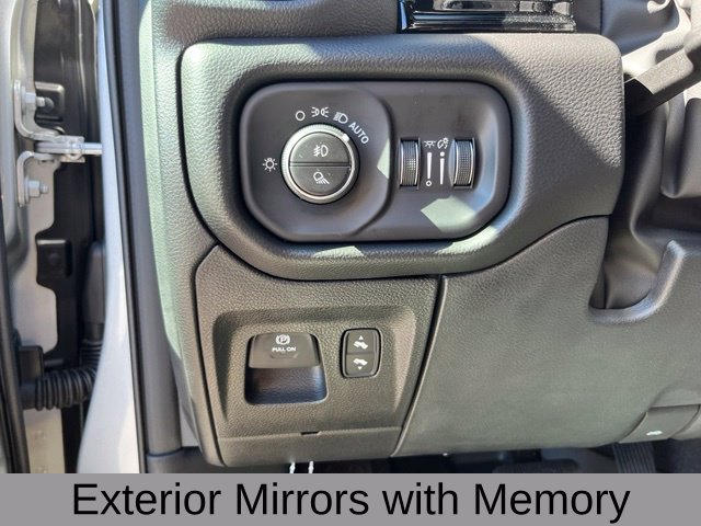 New 2026 RAM 1500 Laramie AWD/4WD image 29