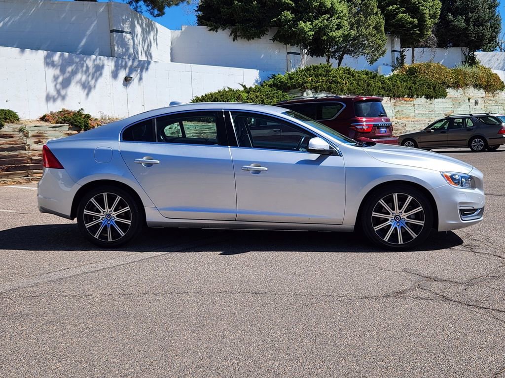 Used 2017 Volvo S60 T5 Inscription Platinum image 4